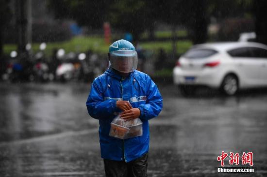 新經(jīng)濟改變了年輕人生活：“共享單車出行”無法回避