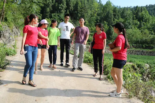 大學(xué)生“三下鄉(xiāng)”走進(jìn)民族地區(qū) 在鄉(xiāng)村振興圖景里留下青春印記