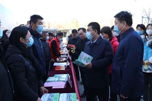 50余家單位同臺普法 廣大市民樂享“法治大餐”  東昌府區(qū)組織開展“12.4”國家憲法日集中宣傳活動