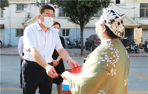 弘揚尊老敬老愛老助老傳統(tǒng)美德 東昌府區(qū)委書記馬軍權走訪慰問養(yǎng)老機構和百歲老人