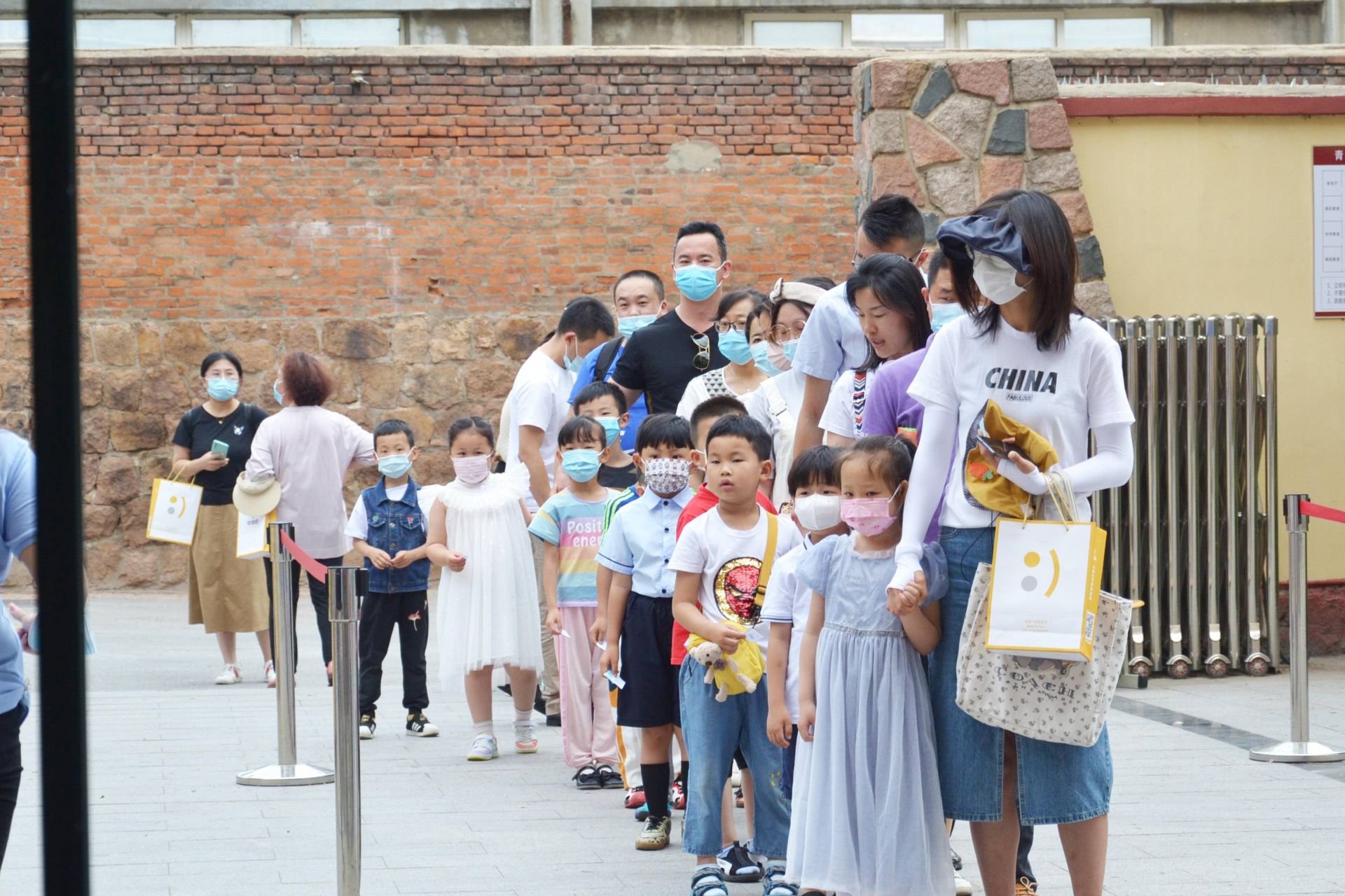 部分地區(qū)中小學(xué)學(xué)位預(yù)警 如何保障“就近上”“上好學(xué)”