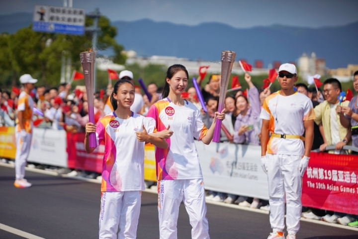 “擋刀女孩”崔譯文：火炬?zhèn)鬟f的是希望、是勇氣、也是夢(mèng)想