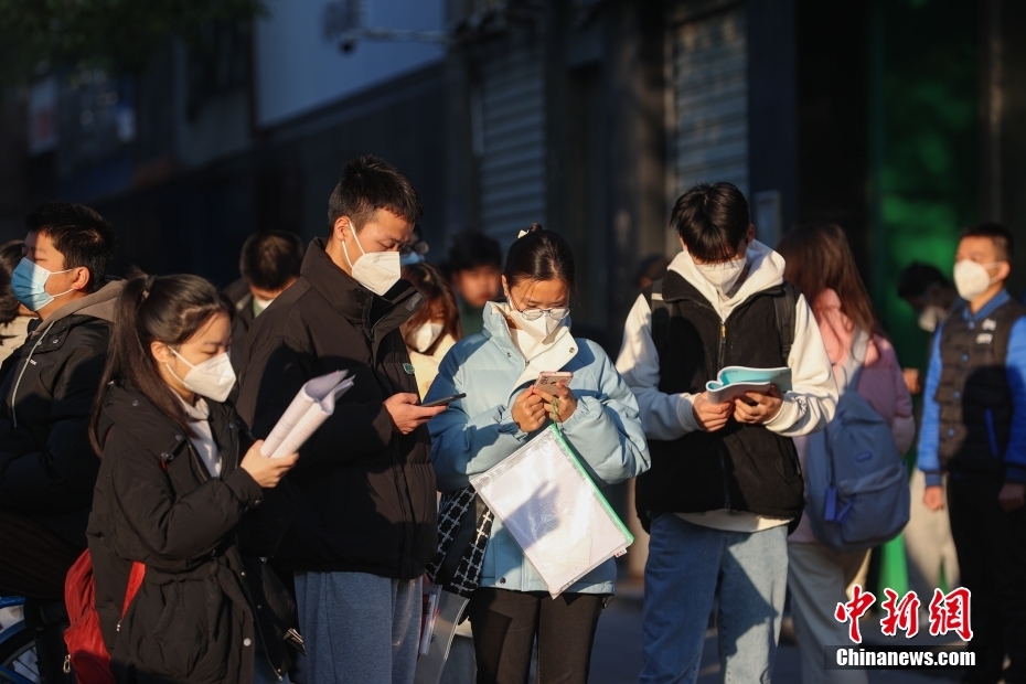 國考報(bào)名時(shí)間過半 熱門崗位競(jìng)爭(zhēng)超“千里挑一”