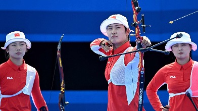 祝賀！中國(guó)姑娘獲得射箭團(tuán)體銀牌